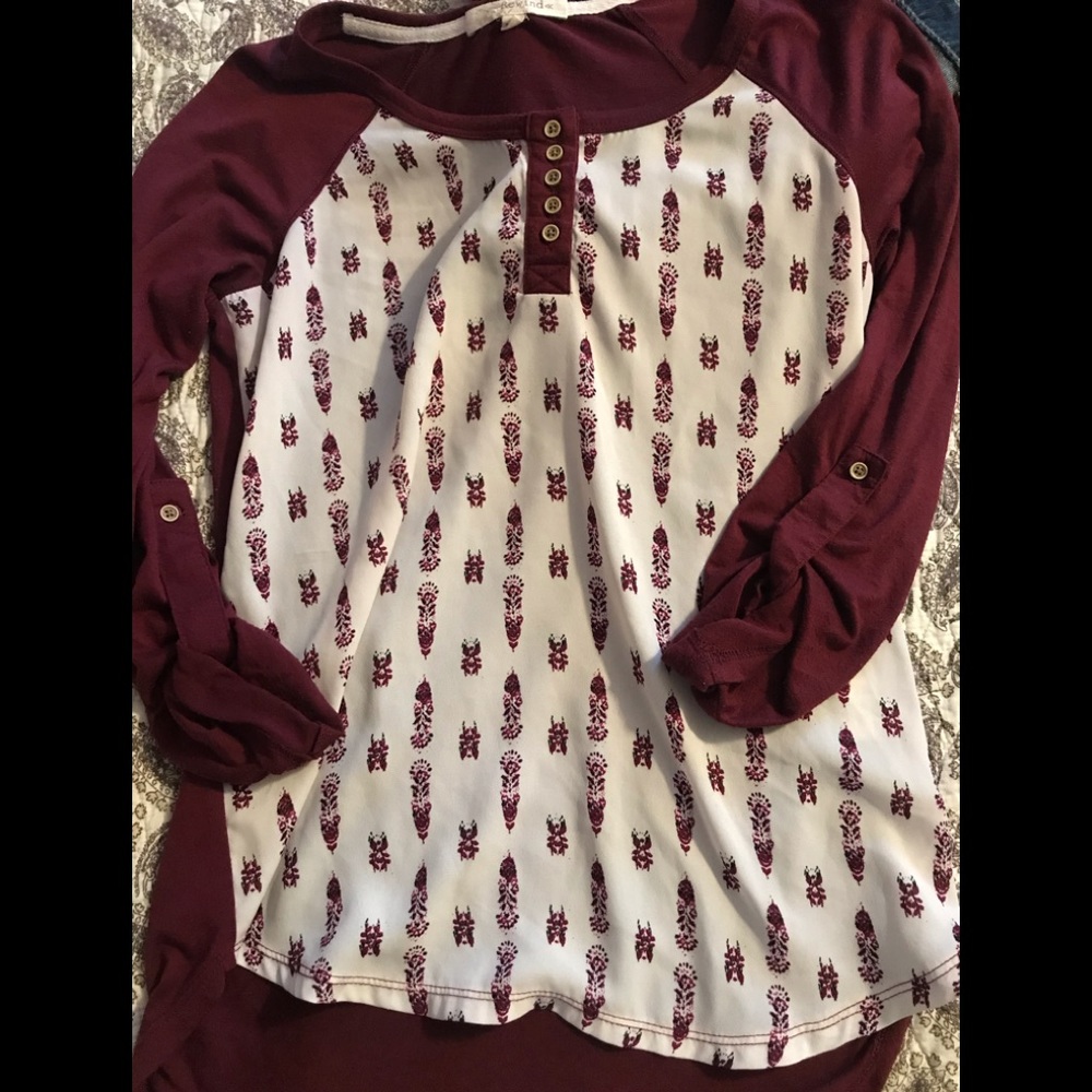 Woman’s blouse sizes small medium fit.